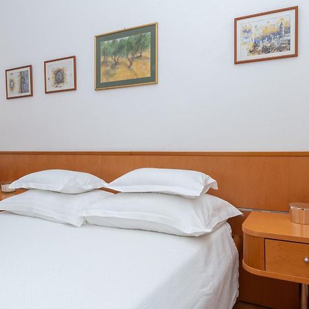 Apartments Sokol Makarska Bagian luar foto