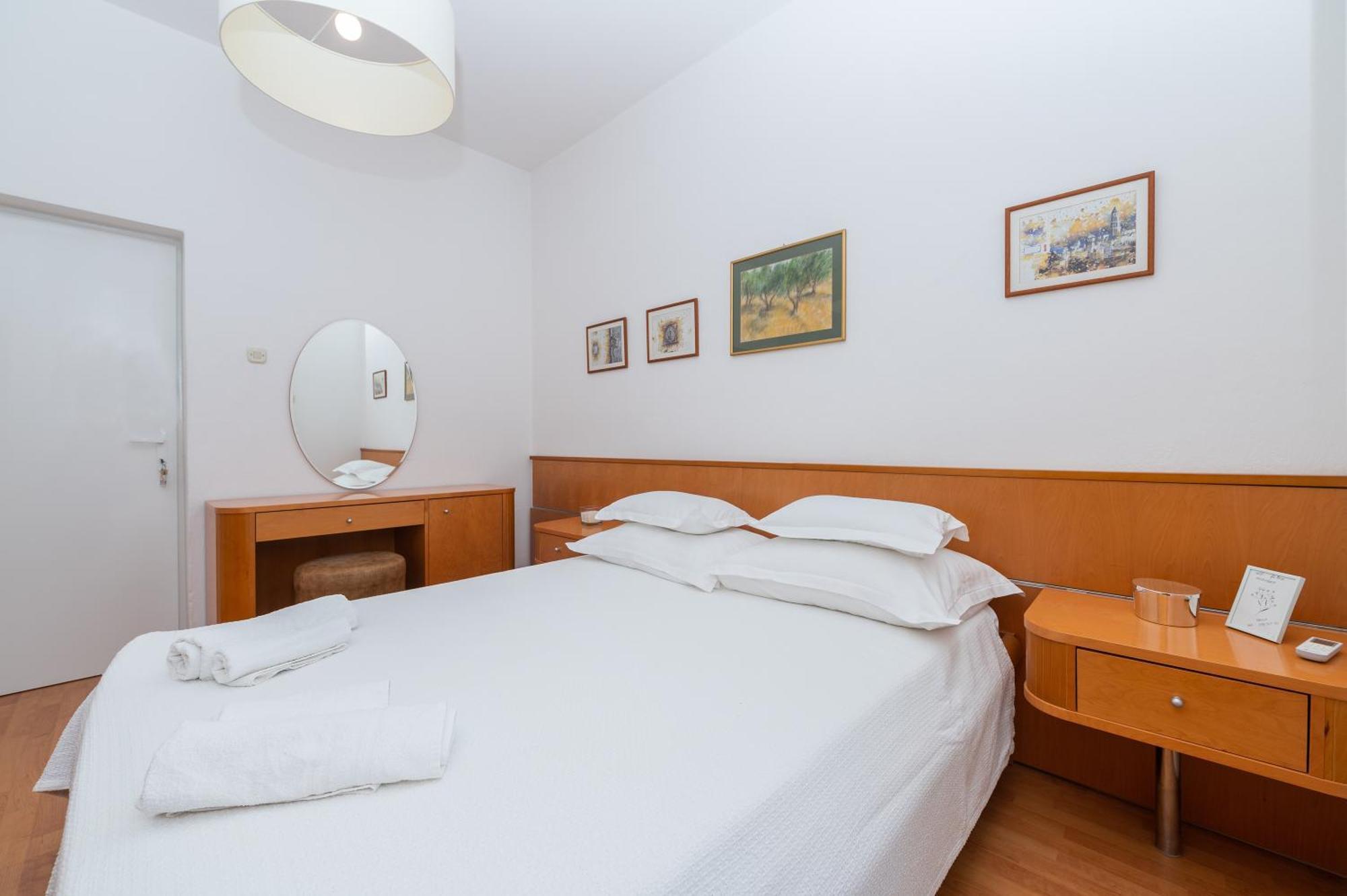 Apartments Sokol Makarska Bagian luar foto